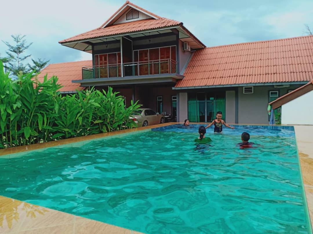 Villa Sri Tebengau Kuah Exterior foto